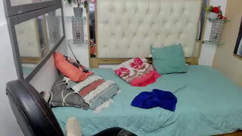 heiker_ online show from October 2025 02:53:02 AM