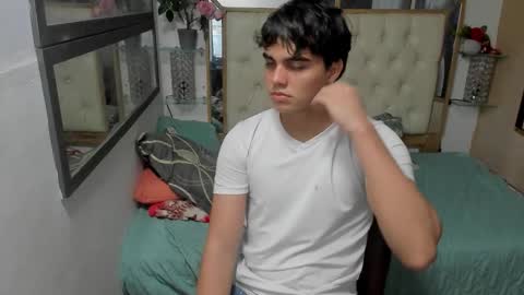 heiker_ online show from October 2025 03:18:02 AM