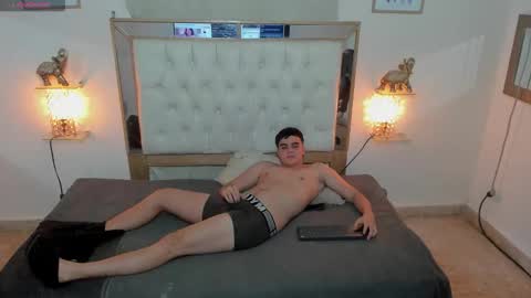 heiker_ online show from October 2025 02:56:01 AM