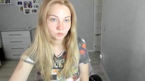 Snapshot of helen_angel_girl chatting on May 2026 09:06:02 AM Helen sven online show from May 2026 09:06:02 AM
