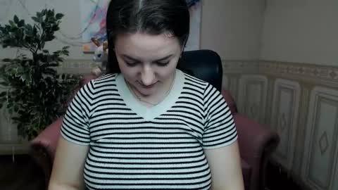 Snapshot of helen_elliot chatting on January 2025 09:59:01 AM Helen Elliot online show from January 2025 09:59:01 AM