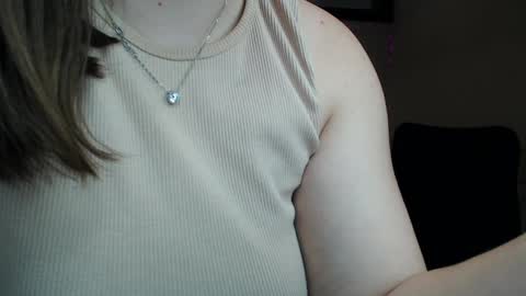 Snapshot of helen_elliot chatting on January 2025 07:07:01 AM Helen Elliot online show from January 2025 07:07:01 AM