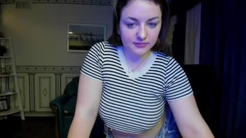 Snapshot of helen_elliot chatting on January 2025 04:28:01 PM Helen Elliot online show from January 2025 04:28:01 PM