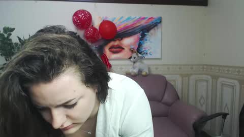 Snapshot of helen_elliot chatting on February 2025 10:28:01 AM Helen Elliot online show from February 2025 10:28:01 AM