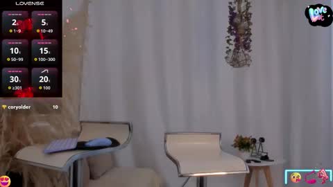 Helena Fits online show from November 2025 07:59:01 PM