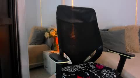 Helena Santos  online show from November 2025 11:31:01 AM