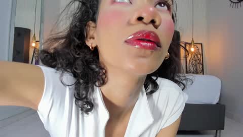 Snapshot of helenebird chatting on December 2024 07:29:02 PM online show from December 2024 07:29:02 PM