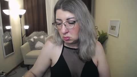 helenenigma online show from November 2025 07:19:01 PM