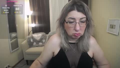 helenenigma online show from November 2025 07:46:02 PM