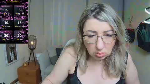 Snapshot of helenenigma chatting on May 2026 06:37:01 PM helenenigma online show from May 2026 06:37:01 PM