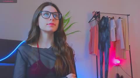 Snapshot of helenmann_ chatting on March 2025 06:04:01 AM online show from March 2025 06:04:01 AM