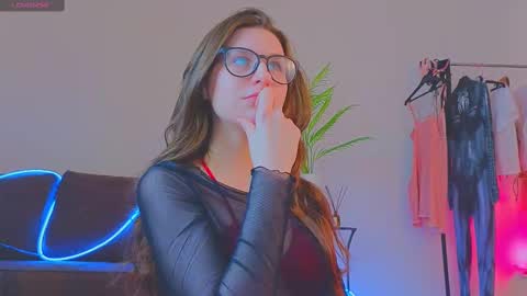 Snapshot of helenmann_ chatting on March 2025 09:11:01 AM online show from March 2025 09:11:01 AM