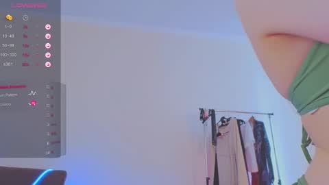 Snapshot of helenmann_ chatting on March 2025 11:47:02 AM online show from March 2025 11:47:02 AM