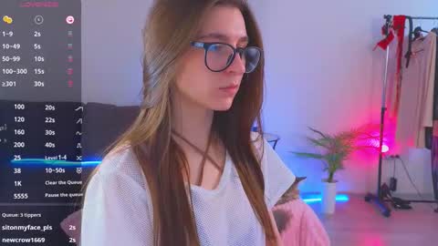 Snapshot of helenmann_ chatting on March 2025 09:55:01 AM online show from March 2025 09:55:01 AM