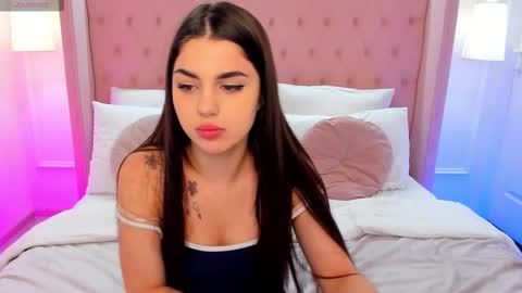 Snapshot of helentiny chatting on November 2025 02:07:02 PM Helen online show from November 2025 02:07:02 PM