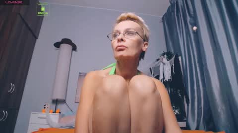 Helga online show from October 2025 09:23:01 PM