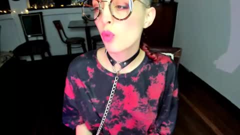 Heliconia online show from October 2025 01:06:01 AM