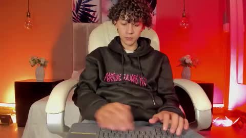 Snapshot of helios_obscuro chatting on November 2025 03:05:01 AM helios_obscuro online show from November 2025 03:05:01 AM