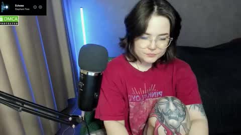 Red online show from December 2025 06:47:02 PM