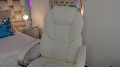 hellen_amazing online show from December 2024 10:51:01 PM