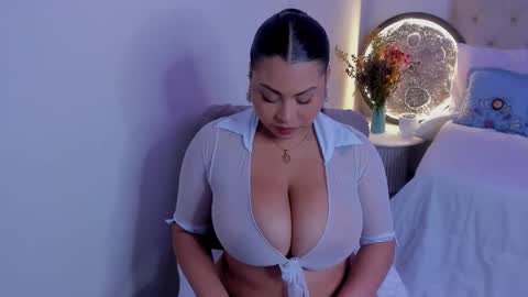 hellenamazing online show from December 2025 03:01:02 AM