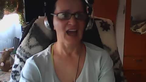 hellenmarie online show from December 2024 11:45:01 AM