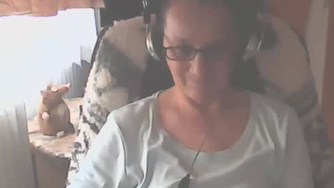 hellenmarie online show from October 2025 10:27:02 AM