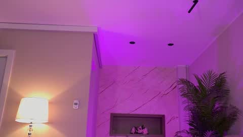 hellenroyy online show from October 2025 04:05:01 AM