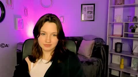 Helli online show from March 2025 11:12:01 PM