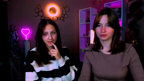 Helli online show from September 2025 07:19:02 PM