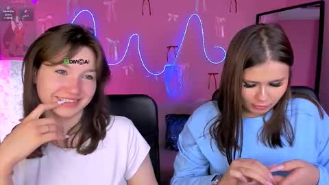 Helli online show from March 2026 08:17:01 PM