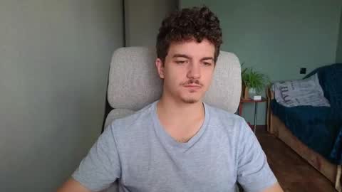 Snapshot of hellish_sugar chatting on October 2025 07:09:01 AM Remy online show from October 2025 07:09:01 AM