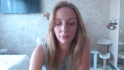 Snapshot of hellokittykaty chatting on September 2025 06:35:01 AM Victory online show from September 2025 06:35:01 AM