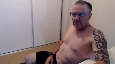 hempie1973 online show from November 2025 06:47:02 AM