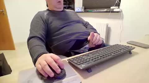 henrikrp1971 online show from December 2024 09:09:02 PM