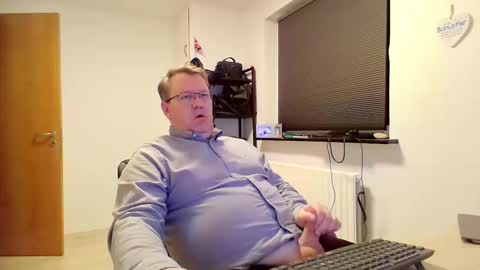 henrikrp1971 online show from February 2025 07:03:02 PM
