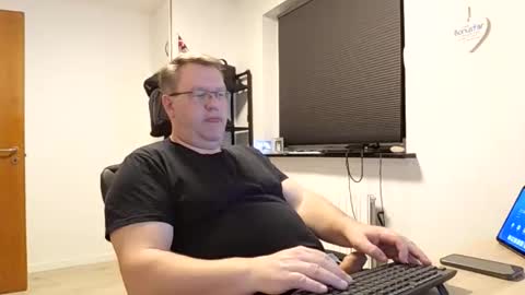 henrikrp1971 online show from March 2025 08:53:01 PM