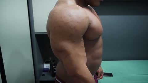 Henri online show from September 2025 12:47:02 AM