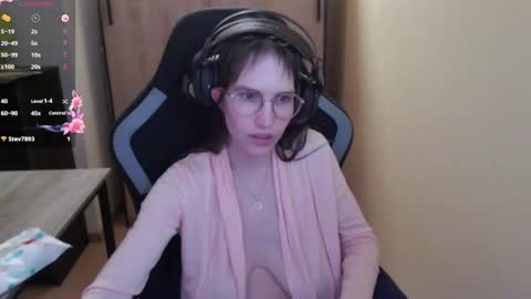 Snapshot of heraluna_ chatting on January 2025 11:10:02 PM HeraLuna online show from January 2025 11:10:02 PM