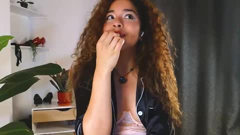 Snapshot of hercyqueen chatting on February 2026 01:45:01 AM hercyqueen online show from February 2026 01:45:01 AM