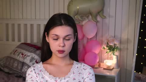 Nicole online show from April 2026 06:35:01 PM