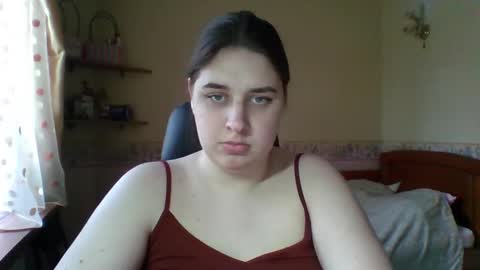 hess_luna_ online show from February 2026 10:00:02 AM