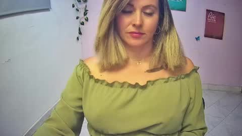 Hestesiaxx online show from April 2026 02:14:01 AM