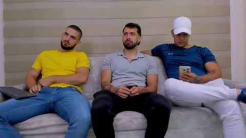 heteros men online show from February 2025 01:33:01 PM