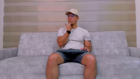 heteros men online show from February 2025 01:28:02 PM