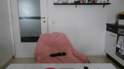 lara online show from April 2026 04:16:02 PM