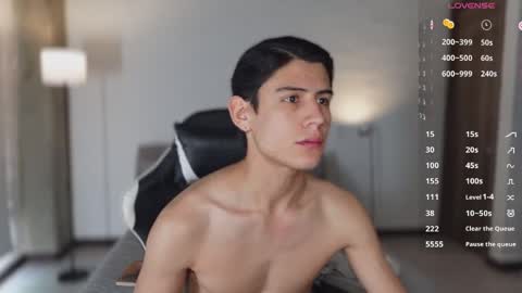 Snapshot of hey_cesard chatting on May 2026 12:32:01 PM hey_cesard online show from May 2026 12:32:01 PM