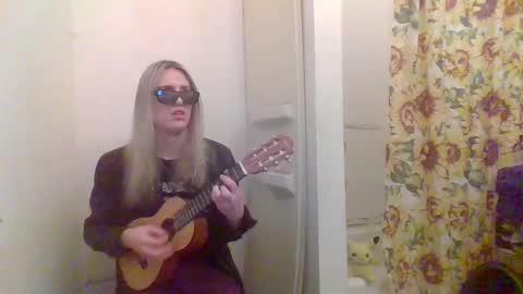 Snapshot of hey_mikky chatting on February 2025 11:41:01 PM hey_mikky online show from February 2025 11:41:01 PM