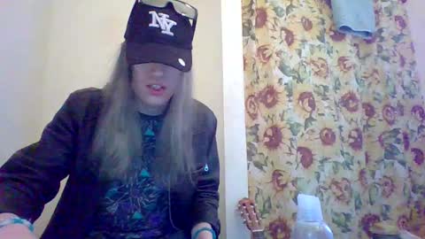 Snapshot of hey_mikky chatting on March 2025 05:49:02 PM hey_mikky online show from March 2025 05:49:02 PM