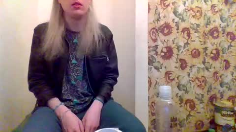 Snapshot of hey_mikky chatting on March 2025 09:34:02 AM hey_mikky online show from March 2025 09:34:02 AM